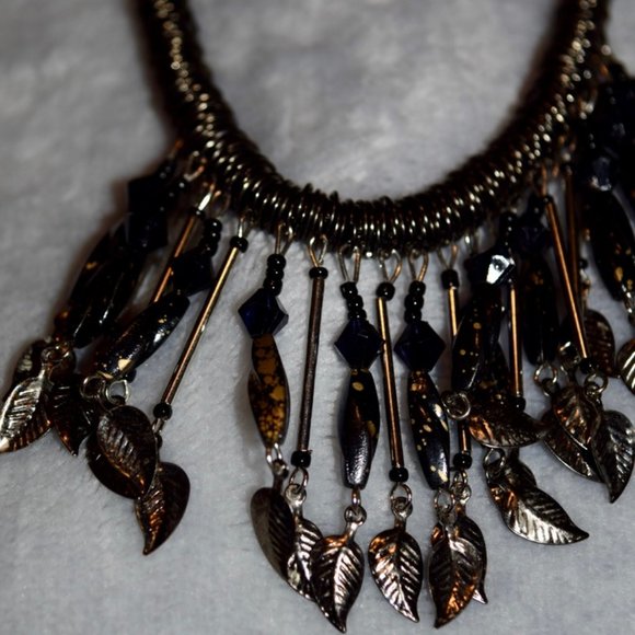 Vintage Fashion Necklace ~ Very Unique Antiqued Brass with Leaves - Picture 4 of 5